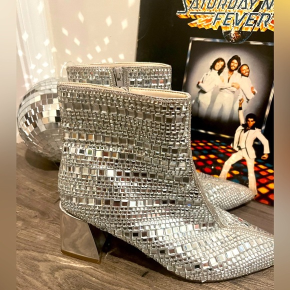 STEVE MADDEN Elaria Rhinestone Bootie - Picture 2 of 11